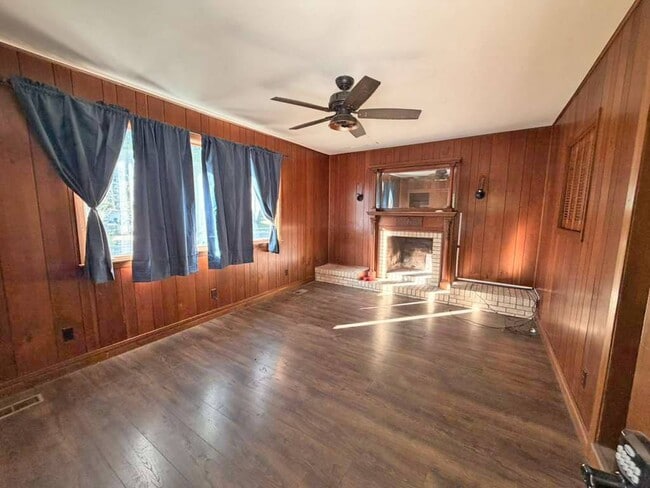 Photo - 2130 S Riverside Dr