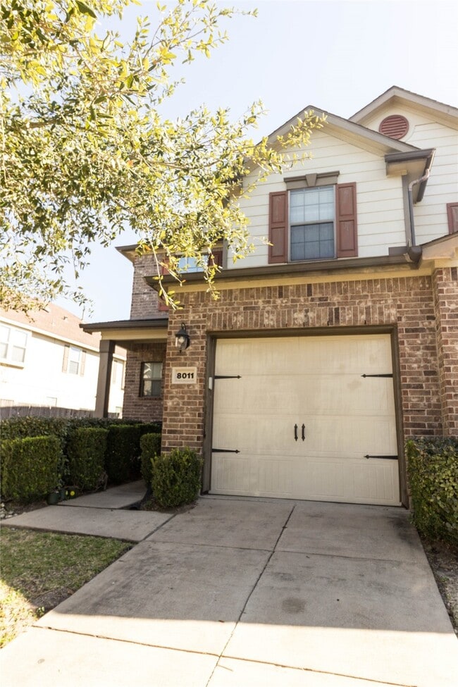 Building Photo - 8011 Singing Sonnet Ln