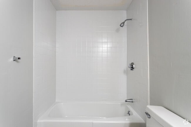 2BR,1BA-850sf