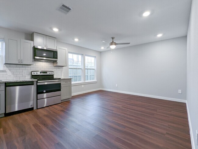 Photo - 6811 Glass St House