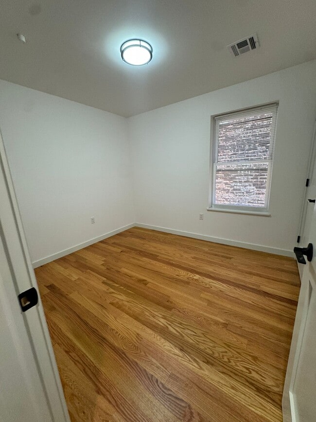Photo - 52 James St Unit 2