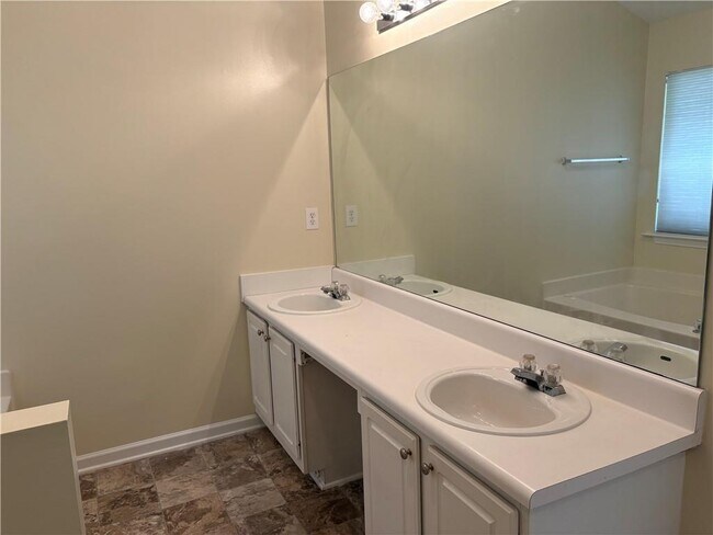 Photo - 5975 Hillvale Trail