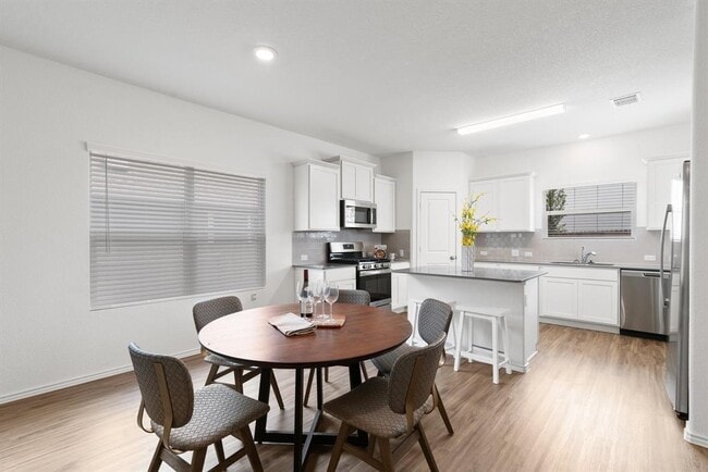 Photo - 258 Majestic Cedar Dr