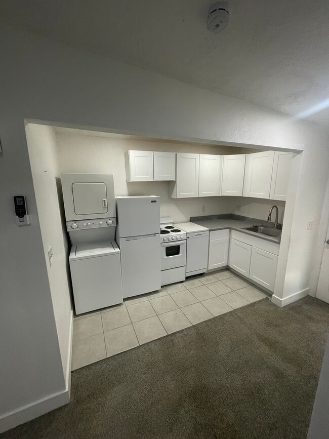 Building Photo - 13224 S Redwood Rd Unit Studio 1