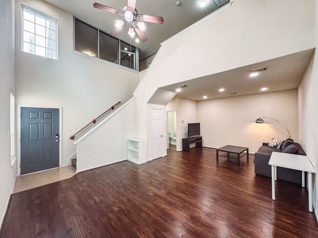 Photo - 3923 Calgary Cir