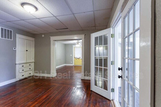 Photo - 1555 S Wichita St