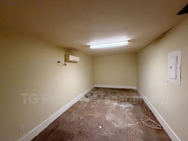 Photo - 7045 Prellie St House