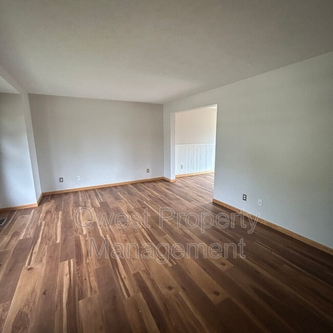 Photo - 6722 Avalon Dr SE