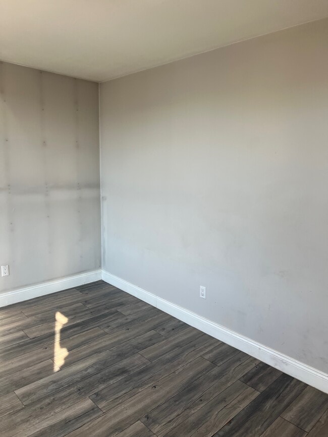 Building Photo - 148 Linden St Unit 1