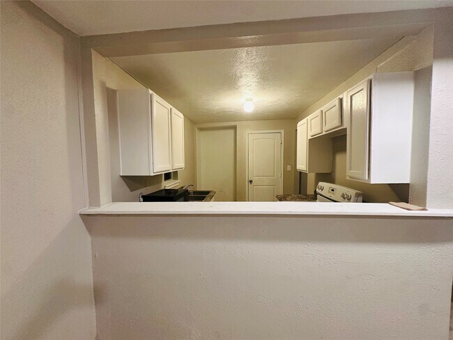 Photo - 4410 Galesburg St