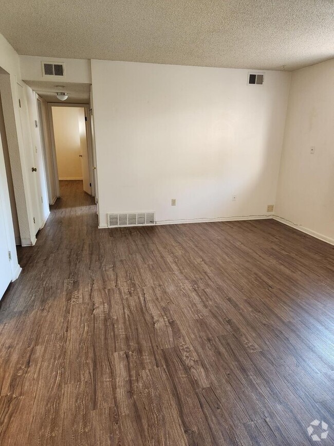 Building Photo - 2 bedroom with 1 bath Unit 101 Rental