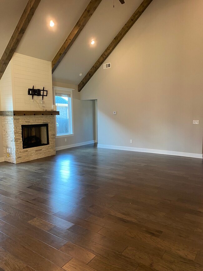 Photo - 1411 Eureka Rd