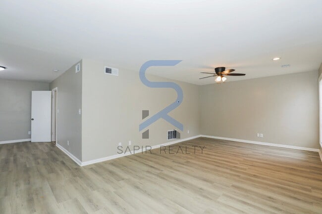 Photo - Peaceful Cul-de-Sac Living – 3BR/2.5BA Home in Jonesboro