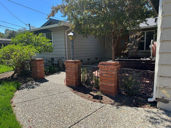 Building Photo - 10401 Phar Lap Dr