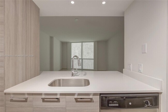 Photo - 1756 N Bayshore Dr Unit 16F