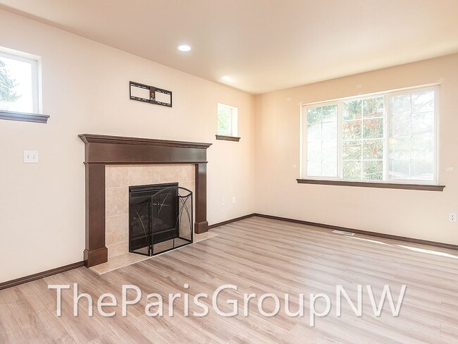 Photo - Super 2012 Shoreline Home – Upgrades, Wood Flrs, 3car Grg+++