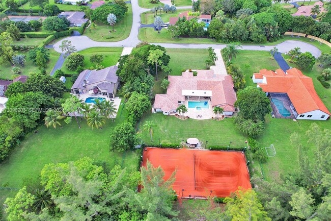 22180 Woodset Ln