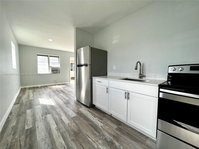Photo - 830 NW 7th St Apartment Unit 4