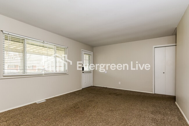 Photo - 204 W Boitnott Dr