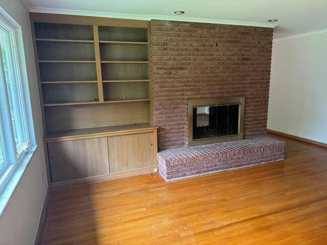 Photo - 2030 Chardon Rd