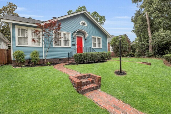 Photo - 403 E 50th St House