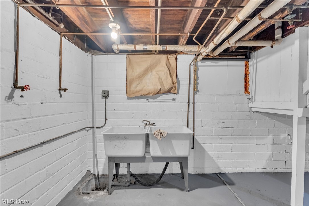 Photo - 4102 Brooklyn Ave Unit 4104/Left