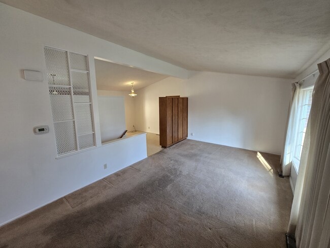 Photo - 420 Steinway Rd