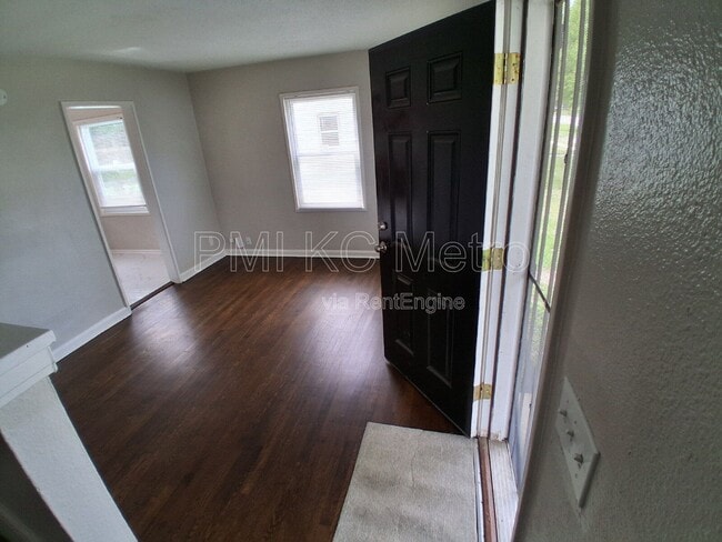 Photo - 9548 Charlotte St