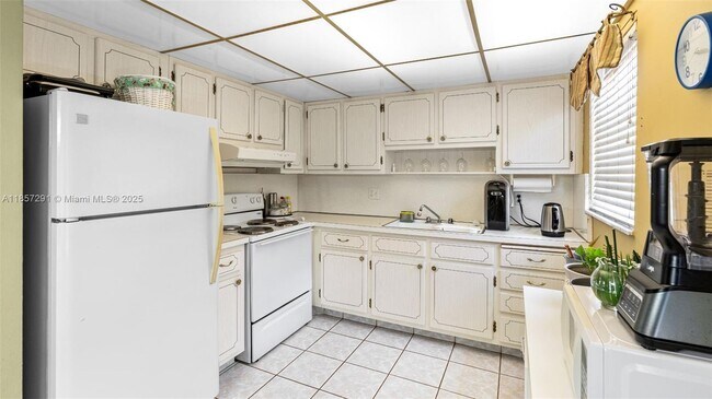 Photo - 2031 Dewey St Unit 302