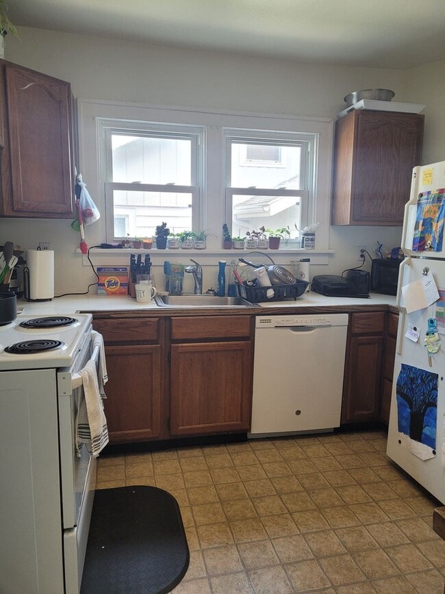 Photo - Single Family Home in BG