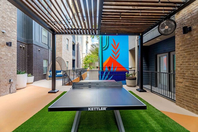 21-Pearl-Apartments-Near-UT-Austin-Courtyard-Game-Area-Ping-Pong - 21 Pearl