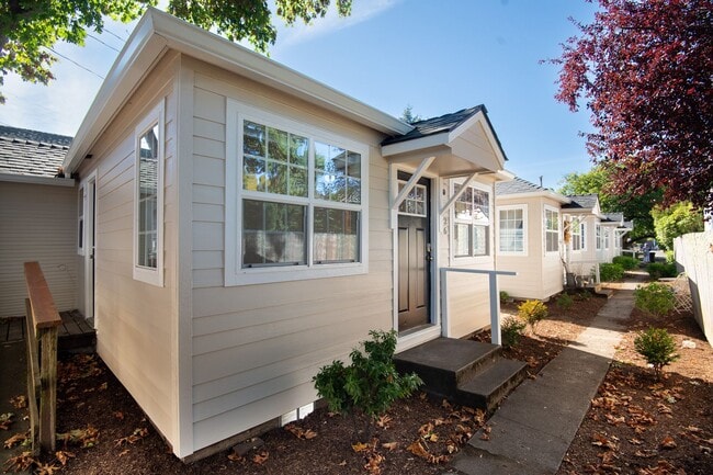 Building Photo - 19th 4-Plex - 000004 Unit 526