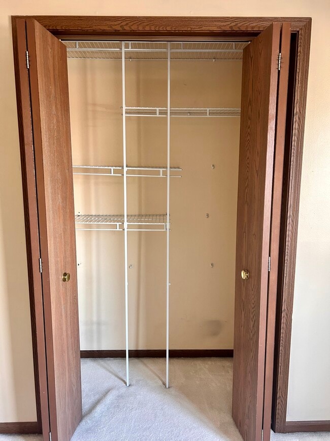 Br 1 closet - 8962 Porter Rd Unit Apt 1