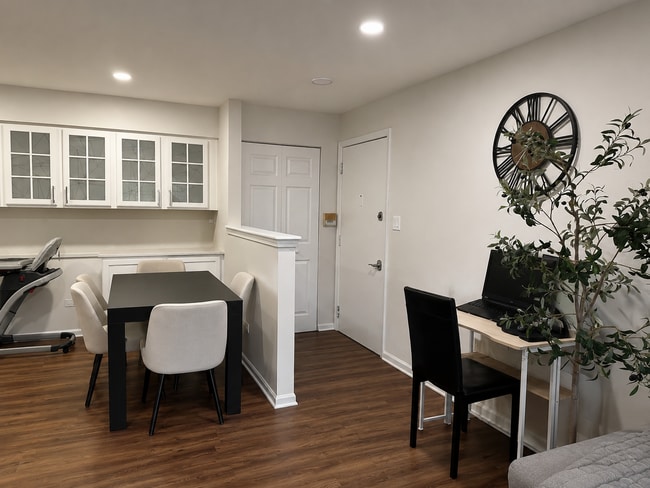 Photo - 1611 N Windsor Dr Unit 207