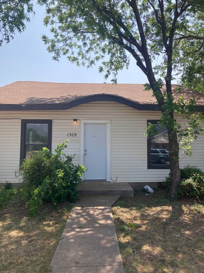 Photo - 1309 Cypress St Casa