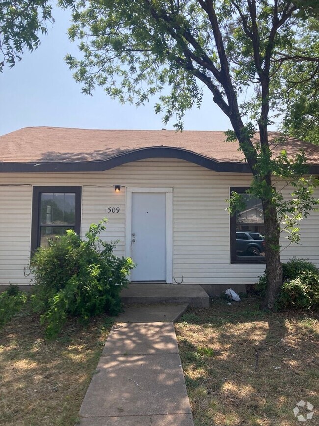 Building Photo - 1309 Cypress St Rental