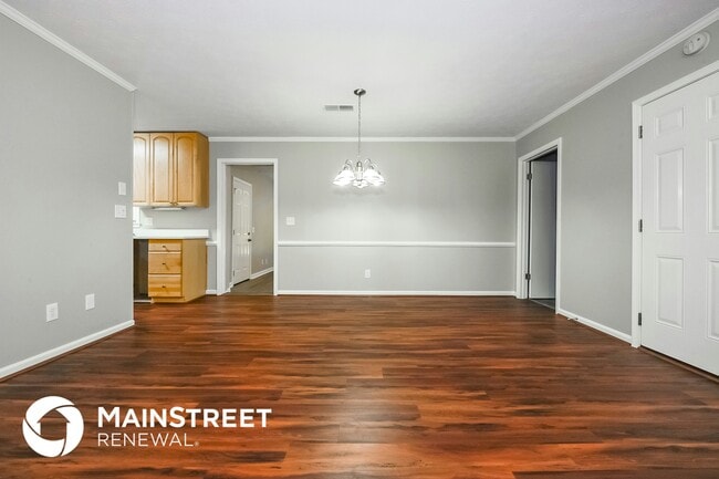 Photo - 3438 Creekwood Dr SE