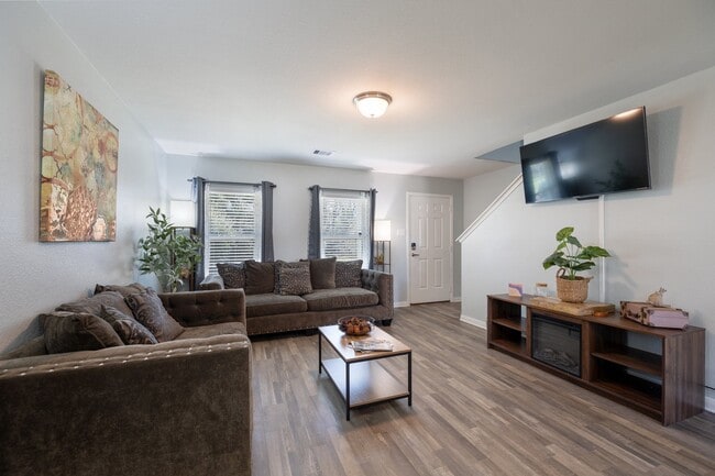 Photo - 196 Goldenrod