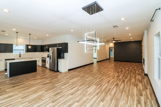 Photo - 1433 Willow Dr