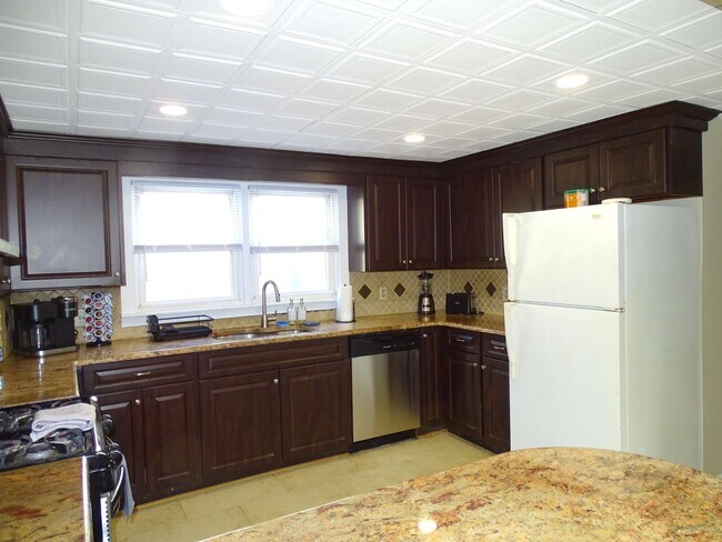 Photo - 303 Bishop St