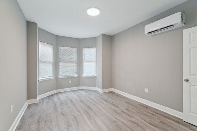 Photo - 5050 Walnut St