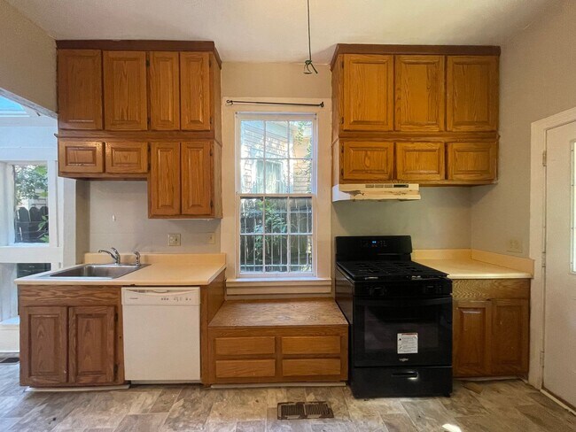 Photo - 984 Magnolia St