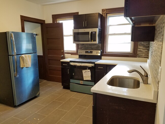 98 Topliff St Unit 2