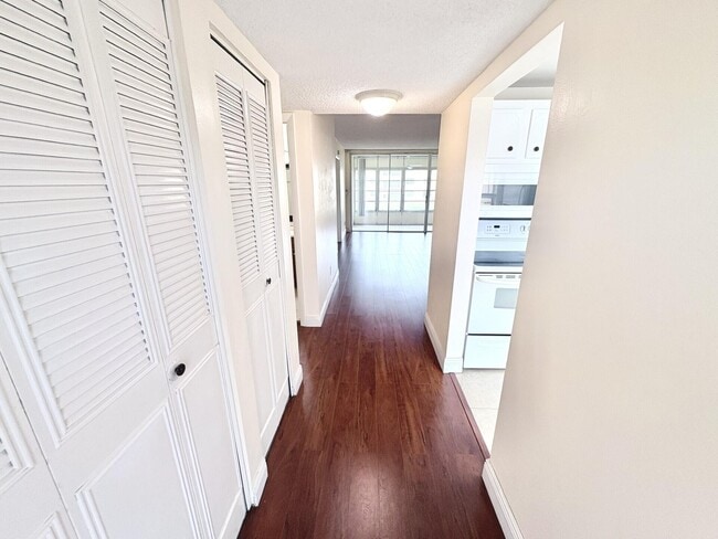 Photo - 6070 NW 64th Ave Unidad 204