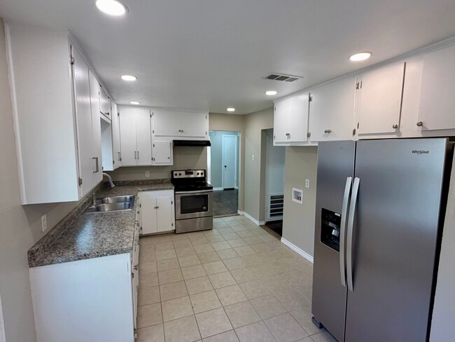 Photo - 3933 Harris Dr