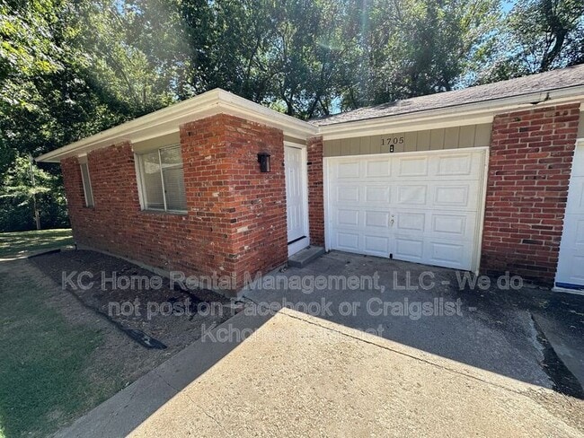 Building Photo - 1705 N 76th Terrace
