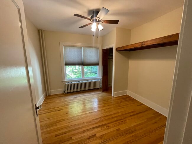 Building Photo - 414 Kenwood Ave Unit Apt C