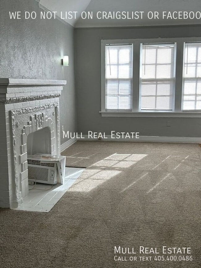 Building Photo - 825 NE 24th St