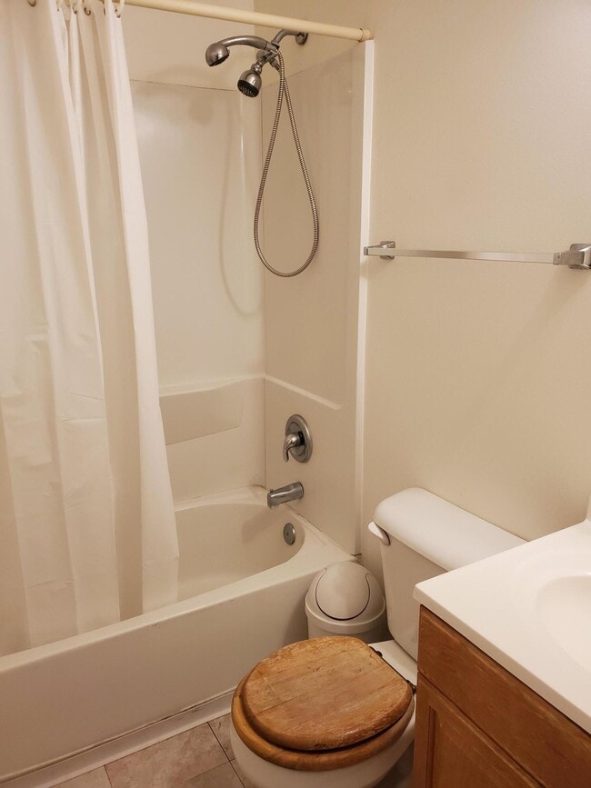 Photo - 1428 Saunders Rd SW