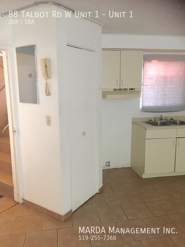 Photo - COZY 2 BED/1 BATH APT IN WHEATLEY + HYDRO & WATER Unité 1